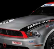 福特赛车学校的Mustang Boss 302s各有一个FIA认可的防滚架和灭火系统