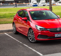 修整2020 Holden Astra系列 获得标准套件