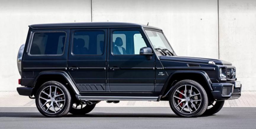 梅賽德斯-AMG G 63越野車從一架直升機(jī)上傾倒