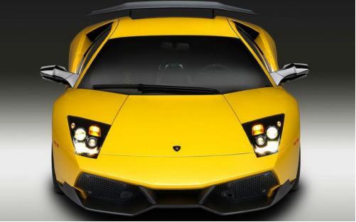 幸運(yùn)的家伙采取交付新的蘭博基尼Aventador SV