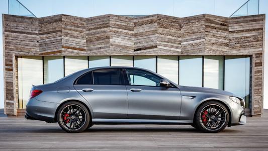 梅赛德斯amg GLC 63明年将咆哮着进入经销商