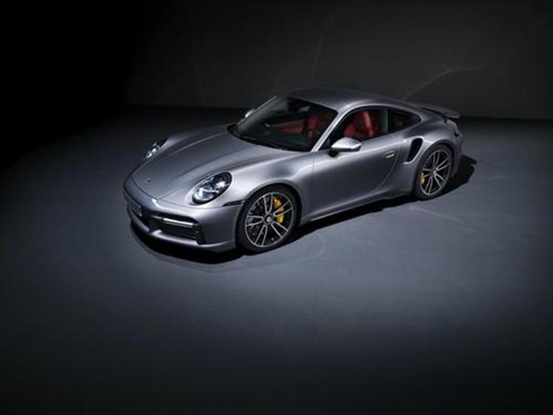 保时捷911 Turbo S撞在了Anrky车轮上看起来时尚