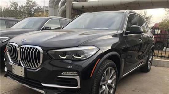 BMW X5 M竞赛出现在纽伯格林赛道上看起来像是愤怒的犀牛