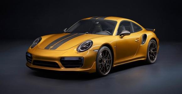 保时捷911 Turbo S在尘埃中执行发射控制会引发风暴