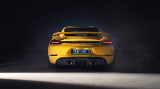 保时捷718 Cayman GT4最高时速为188mph而Spyder仅低1mph