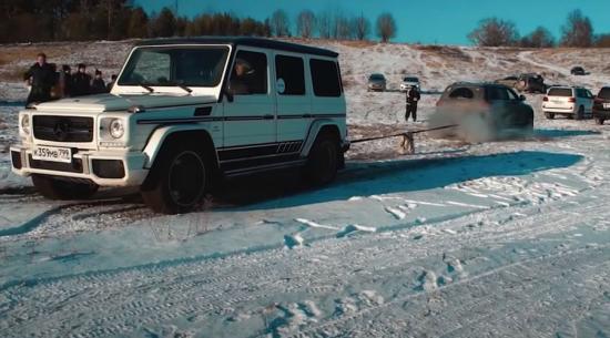 AMG G63 VS雷克萨斯LX VS途锐在白雪皑皑的拔河比赛中