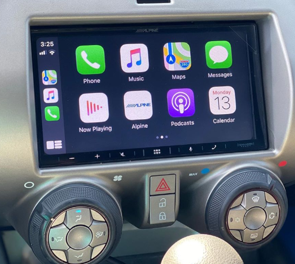 搭载Apple CarPlay的2010雪佛兰Camaro看起来像是一项现代技术