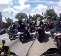 Bikers Confront GMC Sierra驱动程序