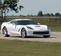 C8 Corvette在Hennessey Drag Race中挑战C7 Corvette