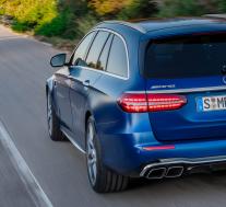 全新梅赛德斯-AMG E 63 S改头换面，进行了样式调整和相同的604bhp V8