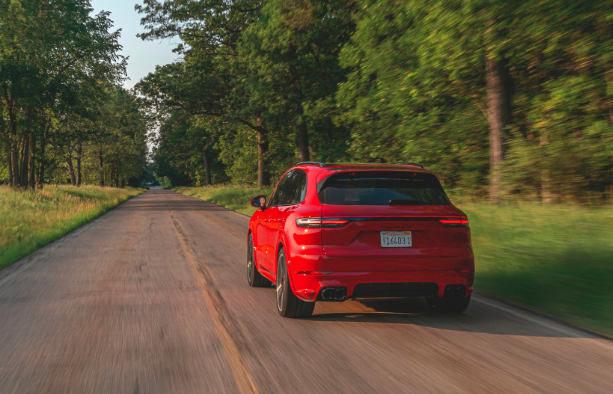 2021年保时捷Cayenne GTS在赛道上测试