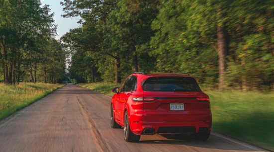 2021年保时捷Cayenne GTS在赛道上测试