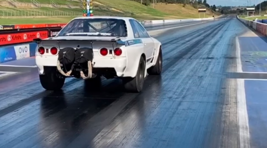 R32日产Skyline GT-R Drag Racing世界纪录：6.47秒，219.94 MPH