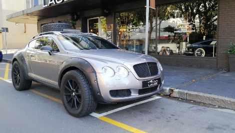 这款Bentley Continental GT车顶上有备用轮胎