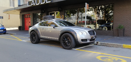 这款Bentley Continental GT车顶上有备用轮胎