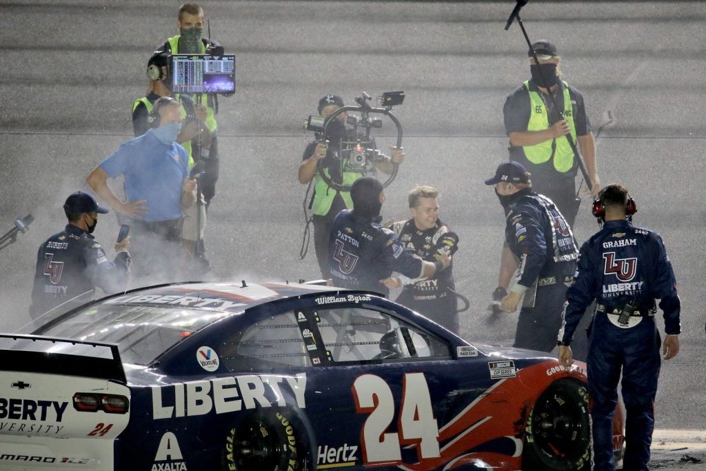 拜伦在代托纳获胜，确保了NASCAR季后赛冠军