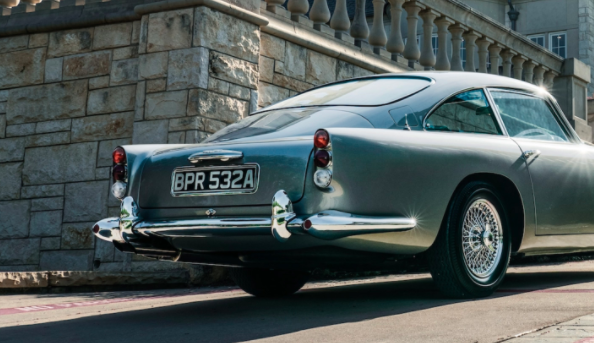 这是辆原始的年阿斯顿·马丁（Aston Martin）DB5