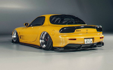 马自达RX-7后窗百叶窗看起来像魔鬼的作品