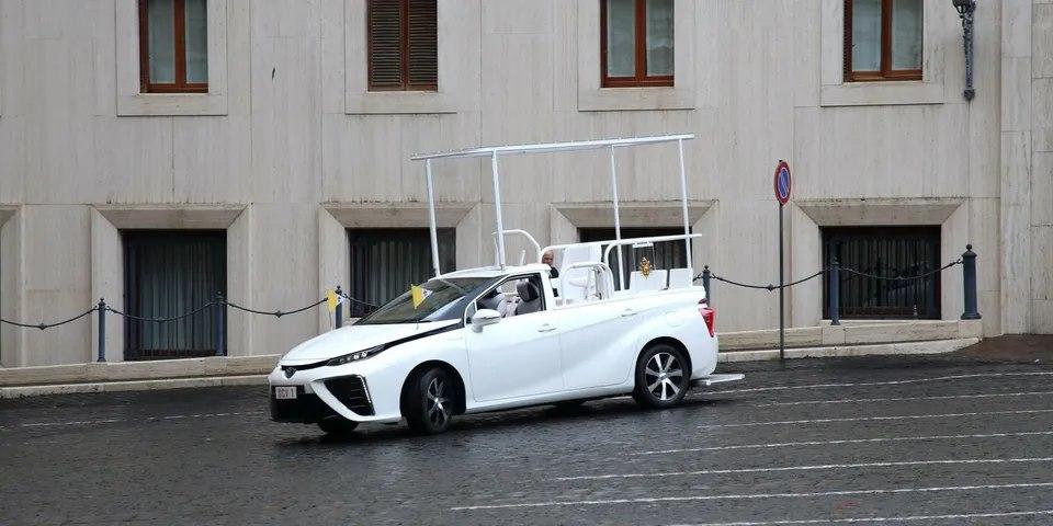 氢动力丰田Popemobile是梵蒂冈汽车系列的最新产品